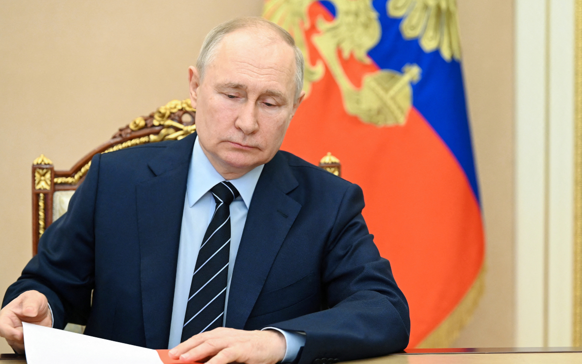 Putin ratifica ley que prohíbe cirugías de reasignación de sexo