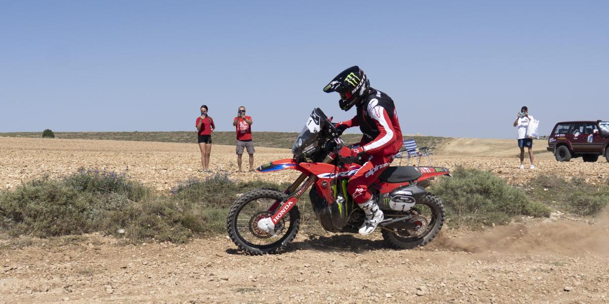Schareina en motos y Moraes en coches lideran la Baja Aragón tras la primera jornada