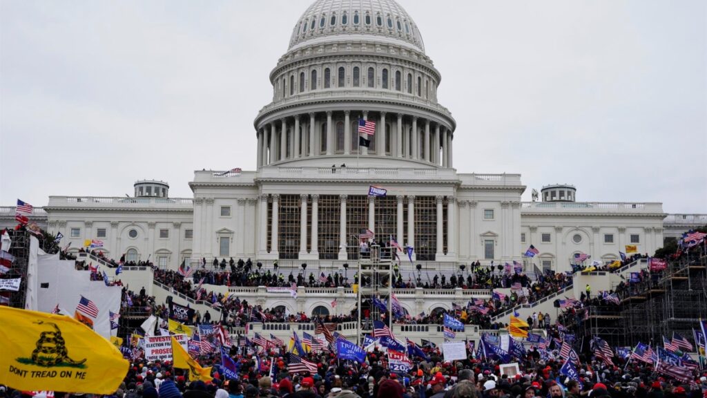 Siete años de prisión para atacante del Capitolio