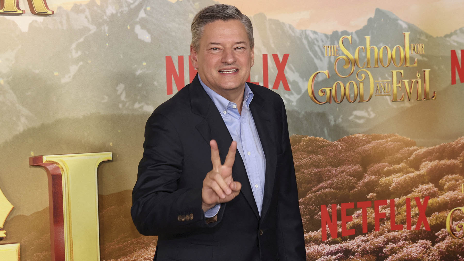 Ted Sarandos asegura que Netflix está «súper comprometido» con poner fin a la huelga de guionistas y actores