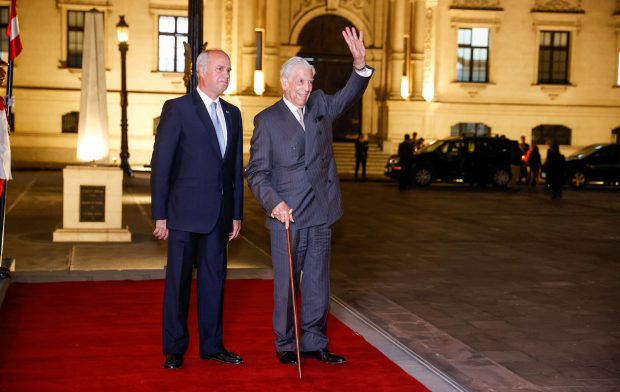 Mario Vargas Llosa y su familia en Perú. / Gtres