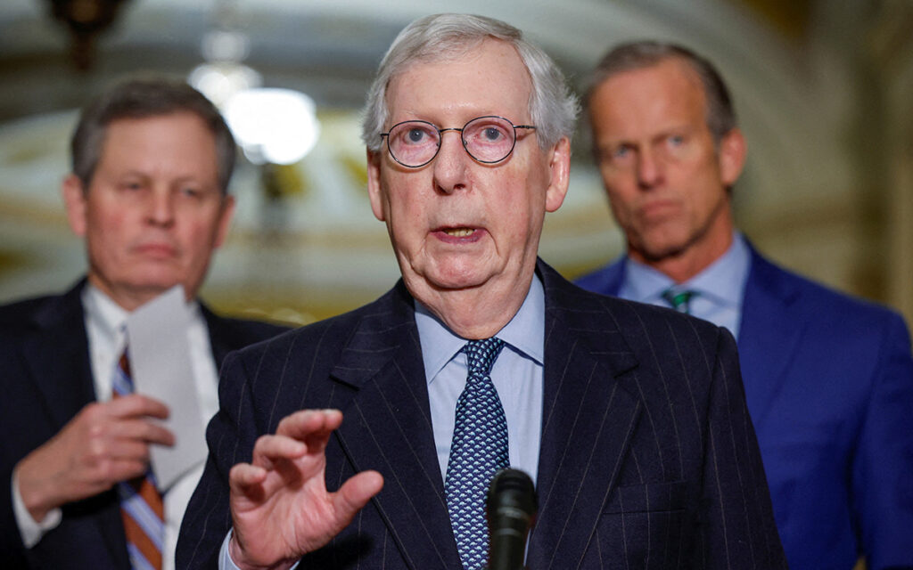 Video | Mitch McConnell se 'congela' en plena conferencia