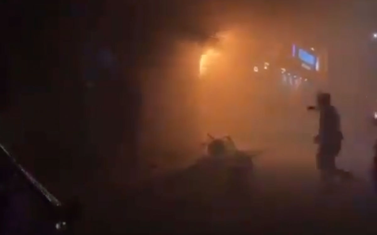 Video | Sujeto provocó incendio en bar de Sonora; lo corrieron por acosar mujeres