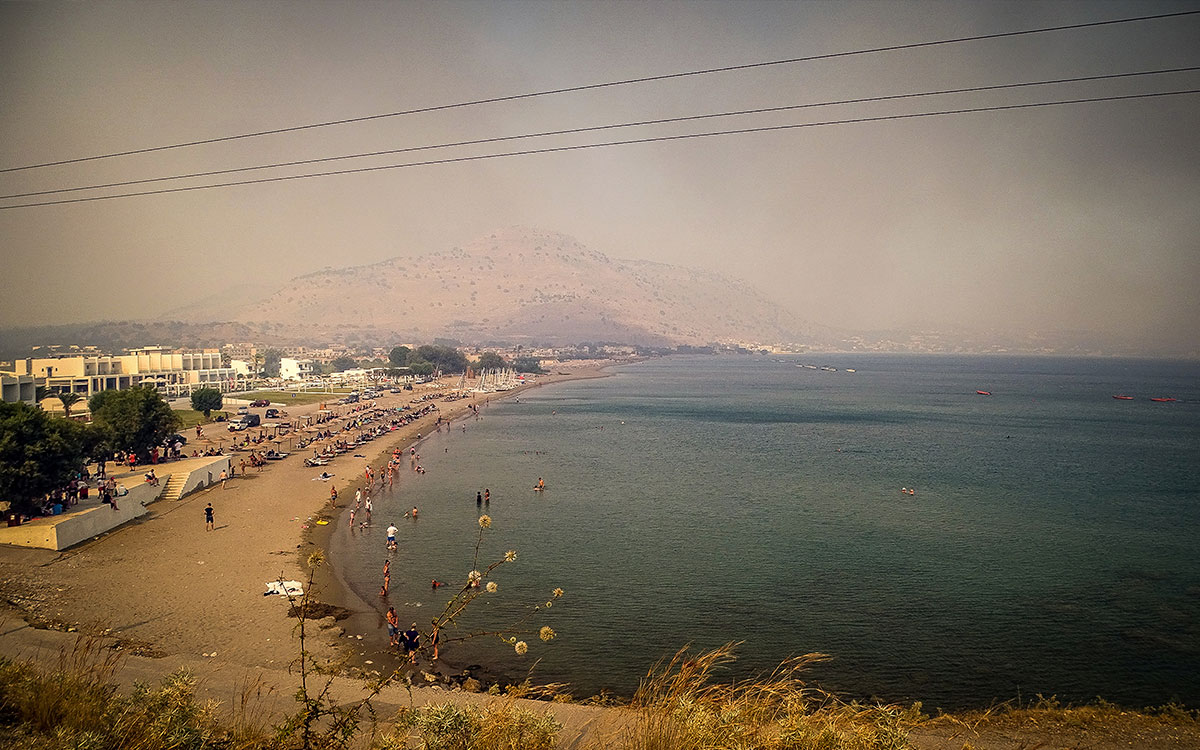 Videos | Evacúan a cientos por incendio en la isla griega de Rodas