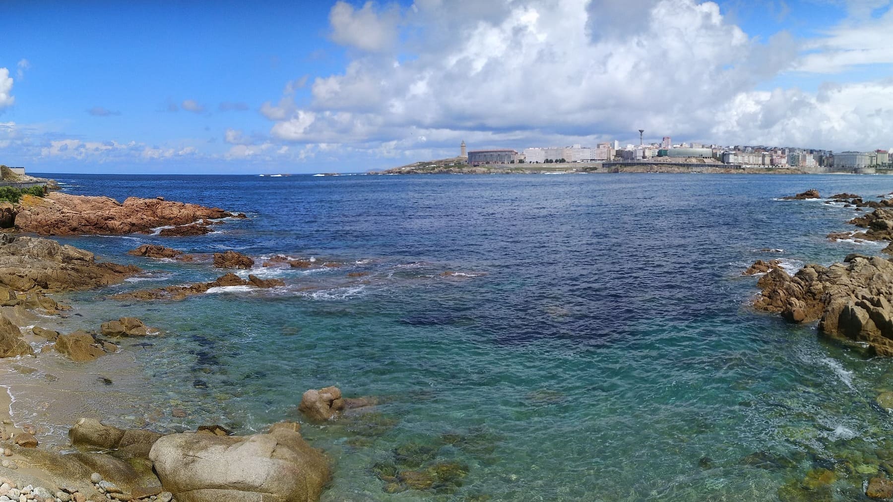 la ciudad de España que tiene el paseo marítimo más largo de Europa
