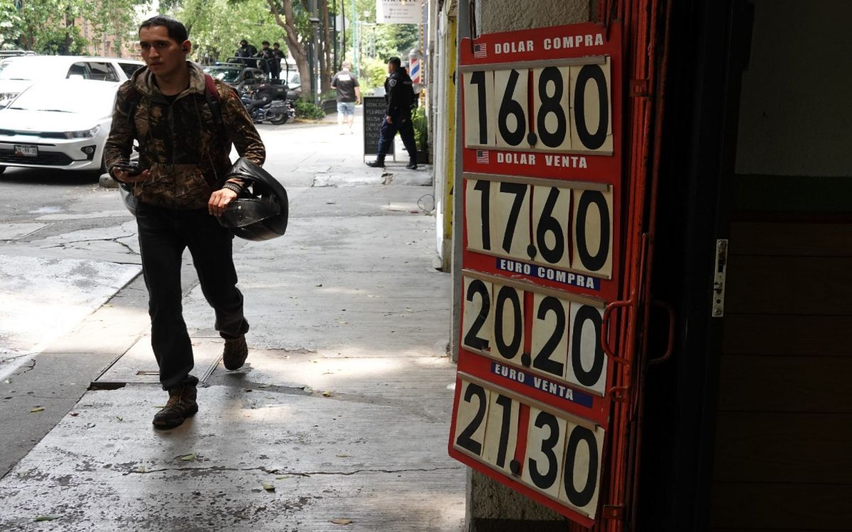 Peso mexicano retrocede por persistente aversión al riesgo