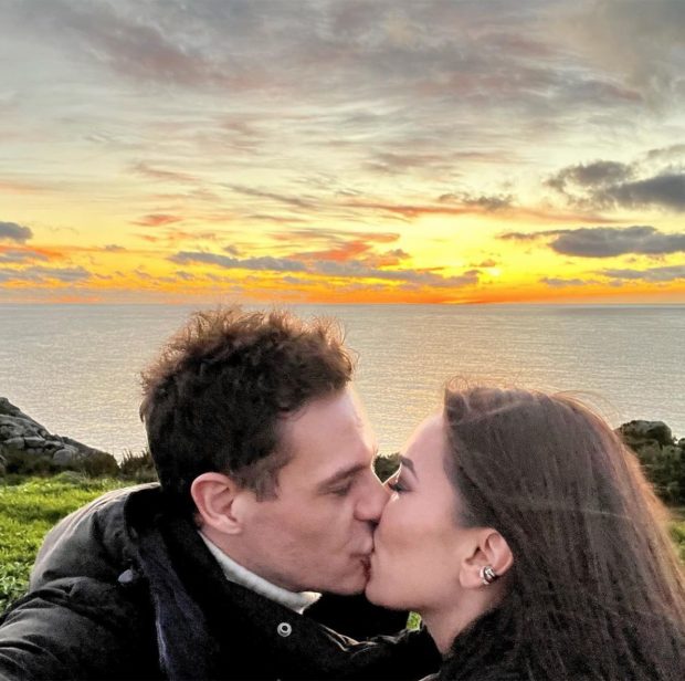 Patricia Pardo y Christian Gálvez dándose un beso / Instagram