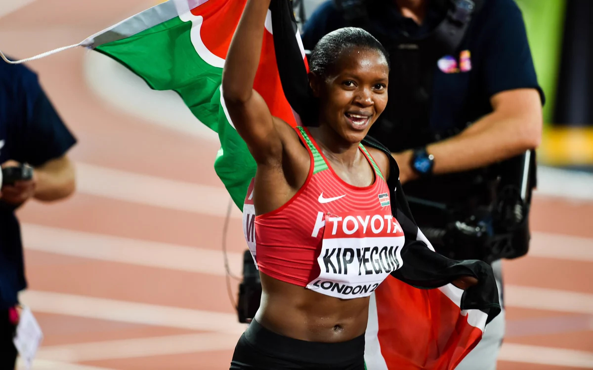 Budapest 2023: Mantiene Faith Kipyegon su dictadura en los 1500 metros | Video