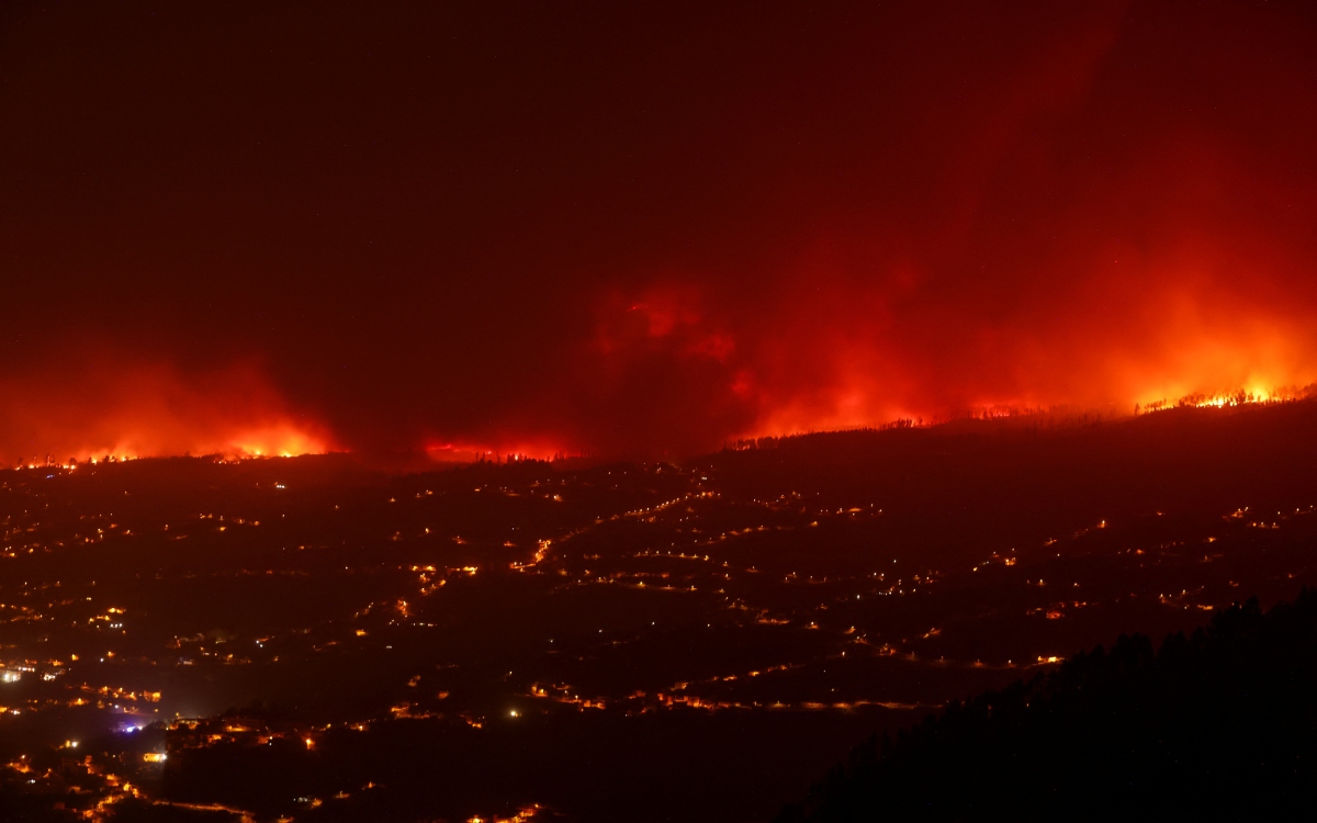 Declaran 'zona catastrófica' por incendio en Tenerife, España