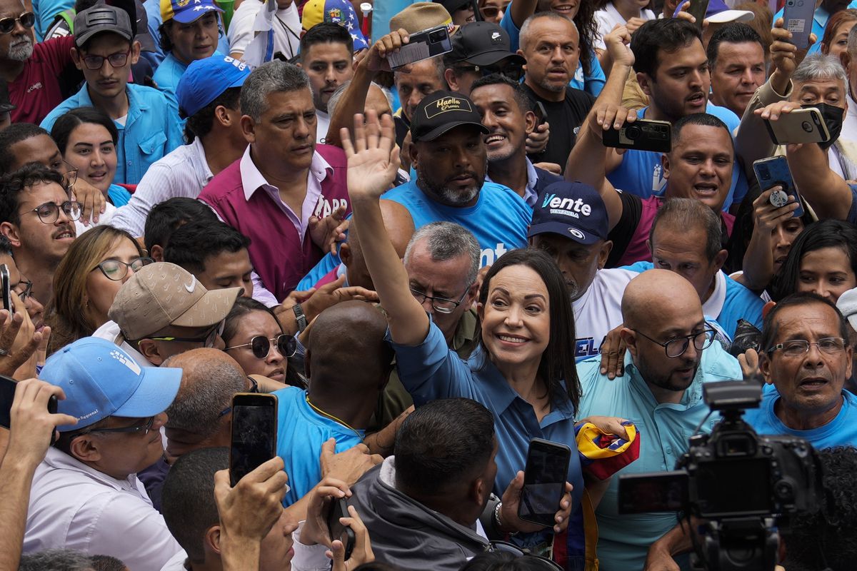 El chavismo se lanza contra la oposición e inhabilita a María Corina Machado