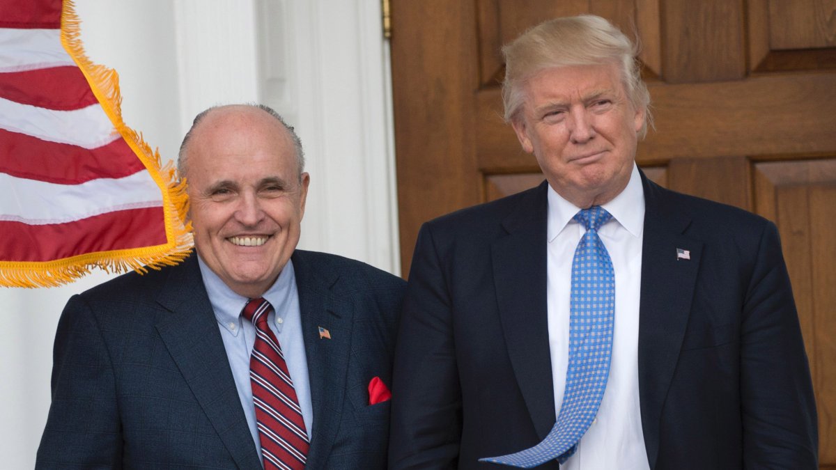 El exalcalde de NY Rudy Giuliani estaría nombrado en acusación a Trump