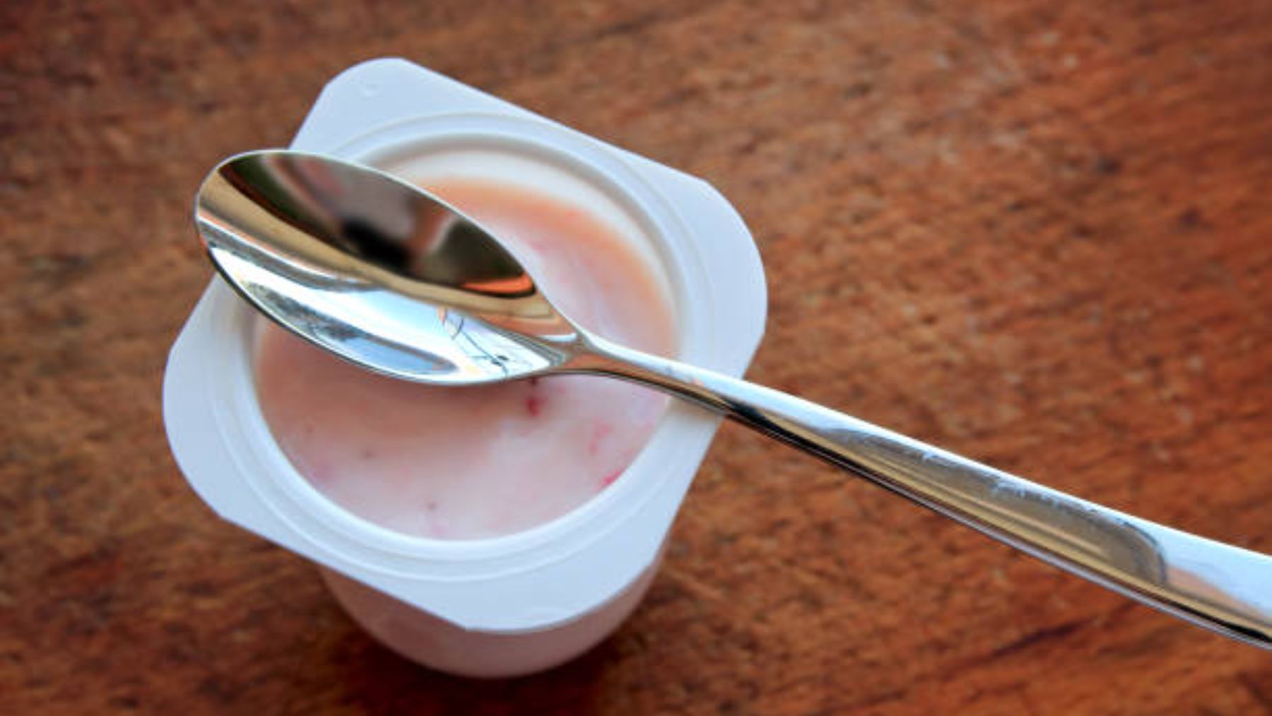 El gravísimo error que está pasando por alto cuando vas a comerte un yogur. Lo dicen los expertos