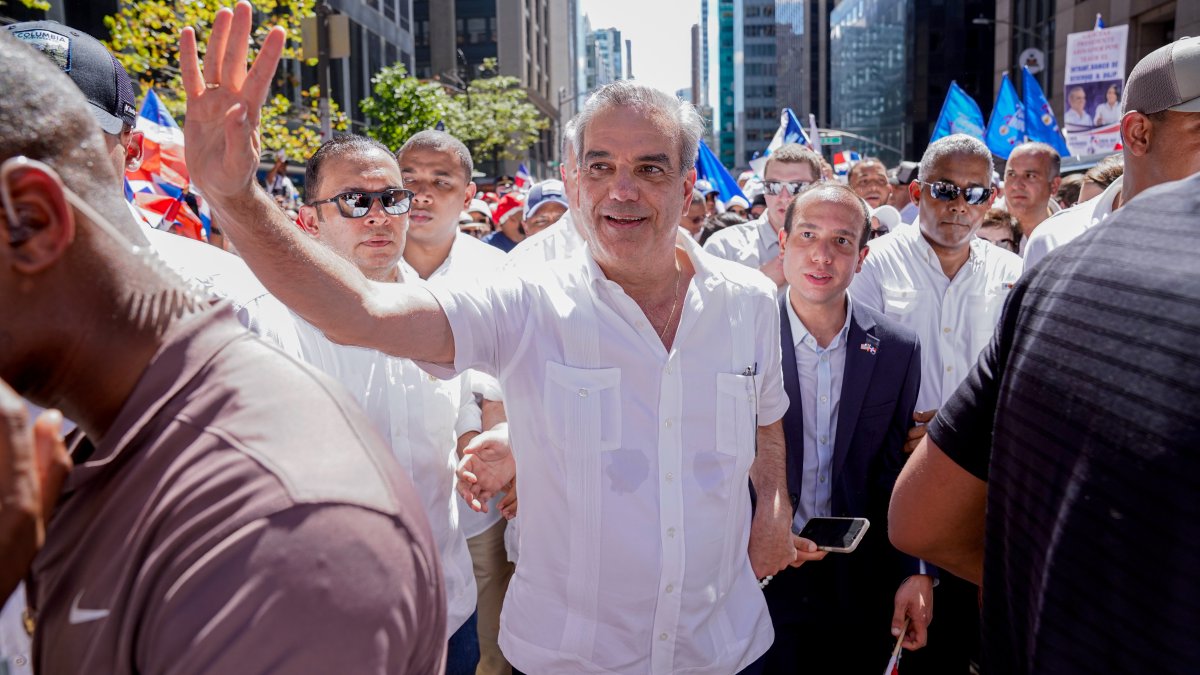 El presidente dominicano Abinader anuncia que se presentará a la reelección