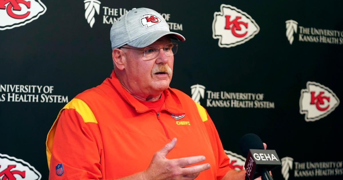 El propietario de los Kansas City Chiefs da una actualización sobre el futuro del entrenador Andy Reid con el equipo