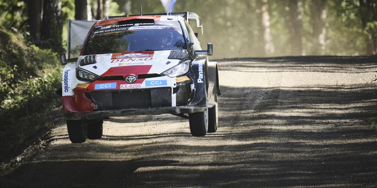 Elfyn Evans sigue líder a falta de la última jornada del Rally de Finlandia