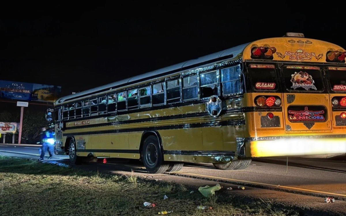 Enluta ataque a autobús con aficionados al futbol hondureño | Video