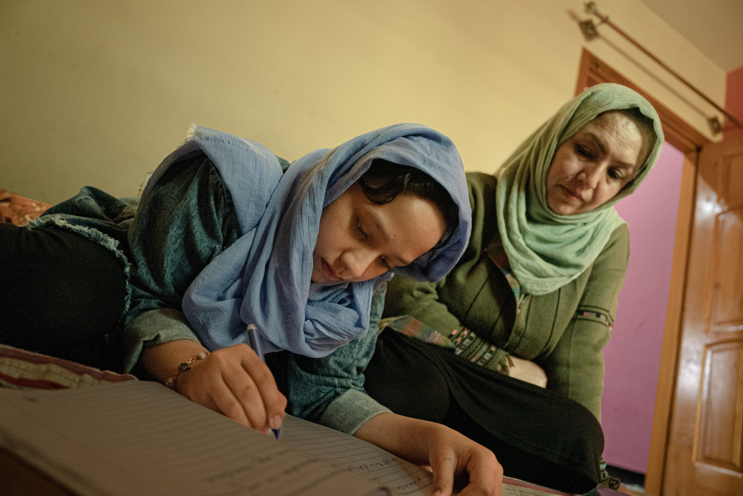 Escuelas clandestinas para niñas en Afganistán recibirán apoyo de la ONU