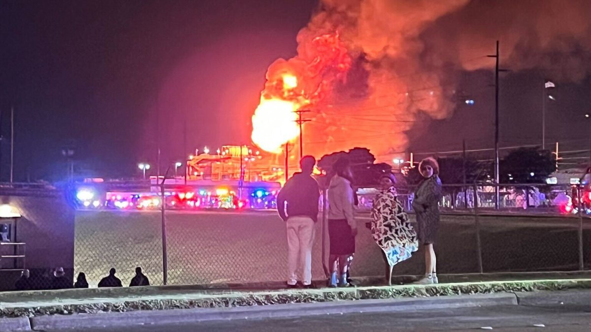 Explosiones e incendio en una planta de pintura en Garland