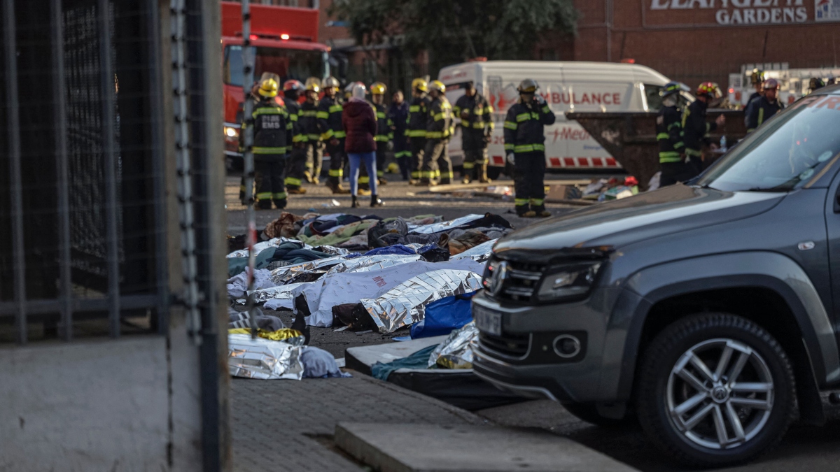 Incendio en edificio en Johannesburgo deja al menos 64 muertos, la mayoría sin hogar