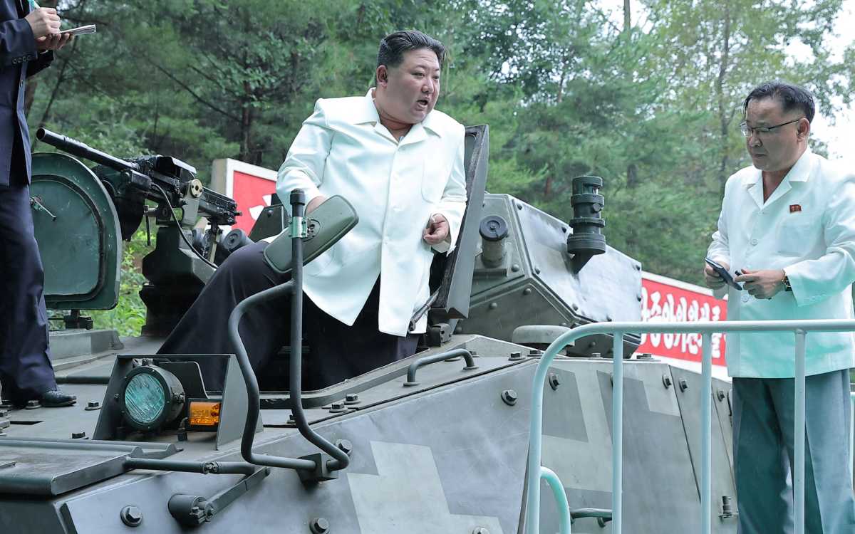 Kim Jong Un visita planta de misiles
