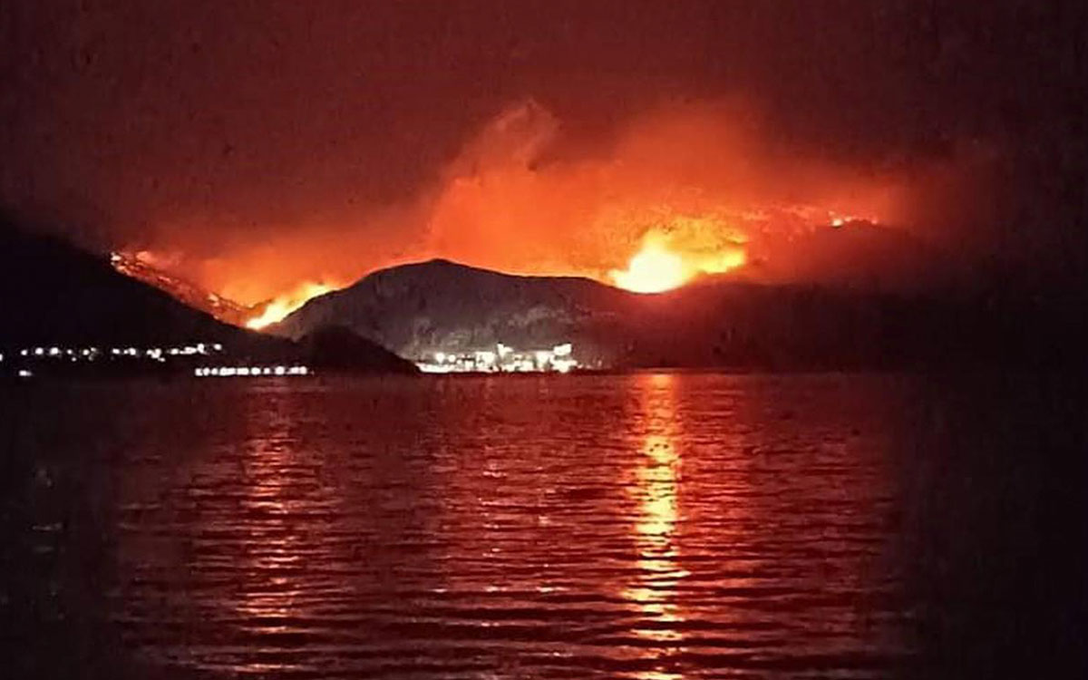 Mueren 27 personas en incendios de Grecia