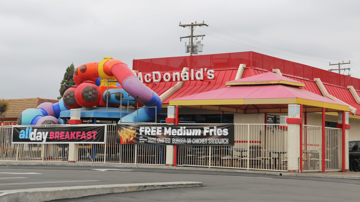 Niño de 3 años se escapa para ir solo a McDonald’s