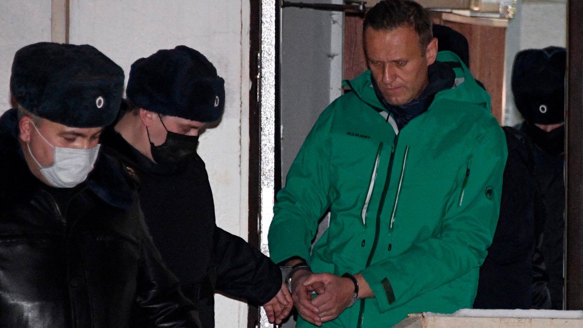 Sentencian a líder opositor ruso Navalny a otros 19 años de prisión por extremismo