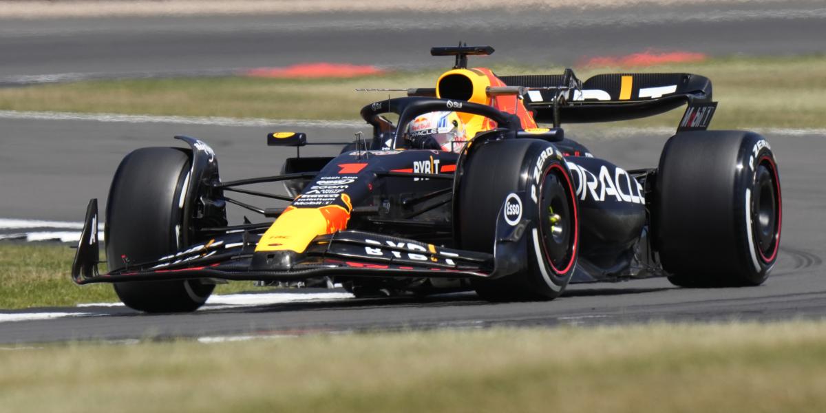 Verstappen empieza aplastando en el GP de Gran Bretaña de F1 y Alonso, arriba