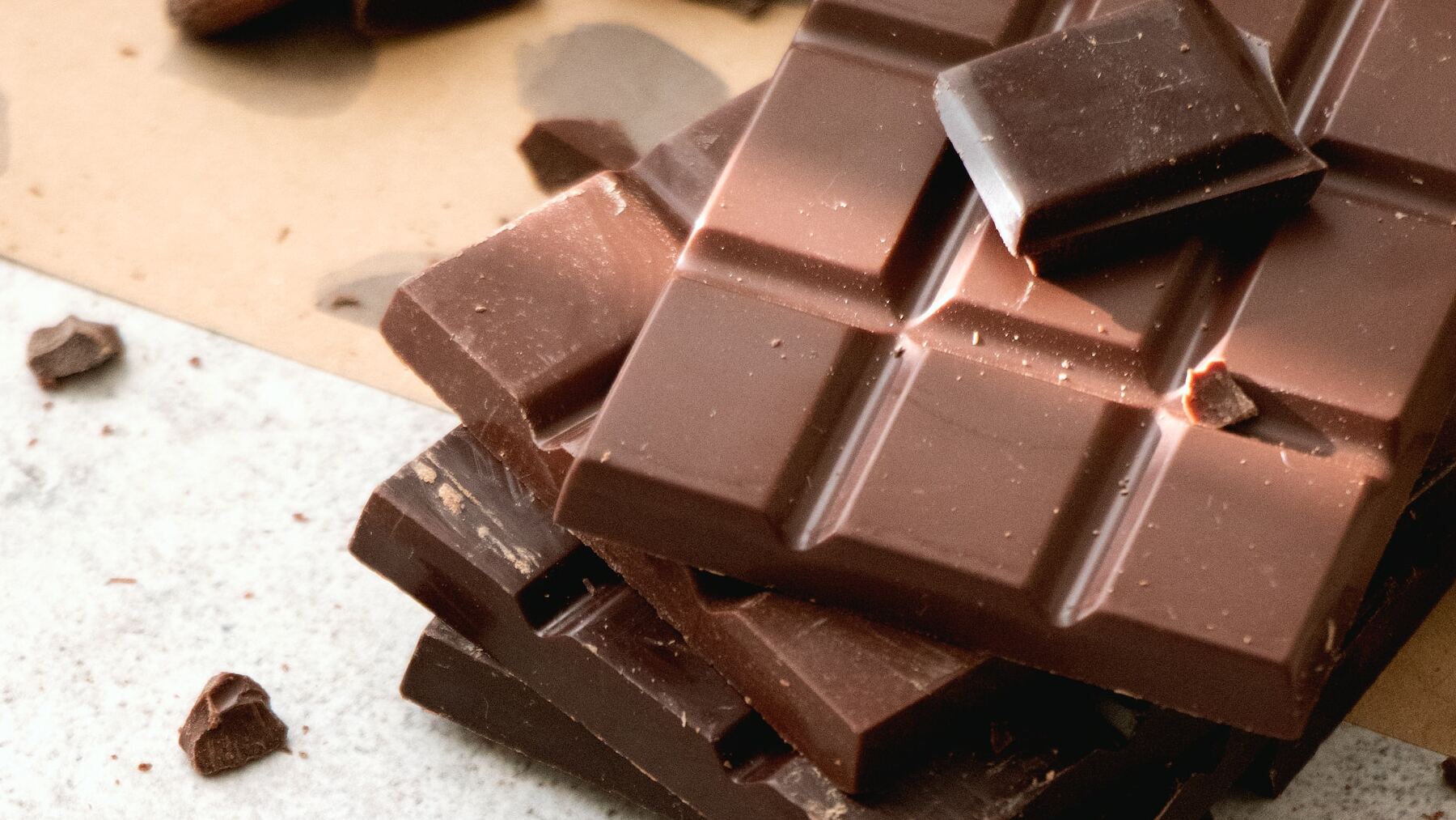 ¿Qué pasa si el chocolate se pone blanco y te lo comes? Los expertos responden