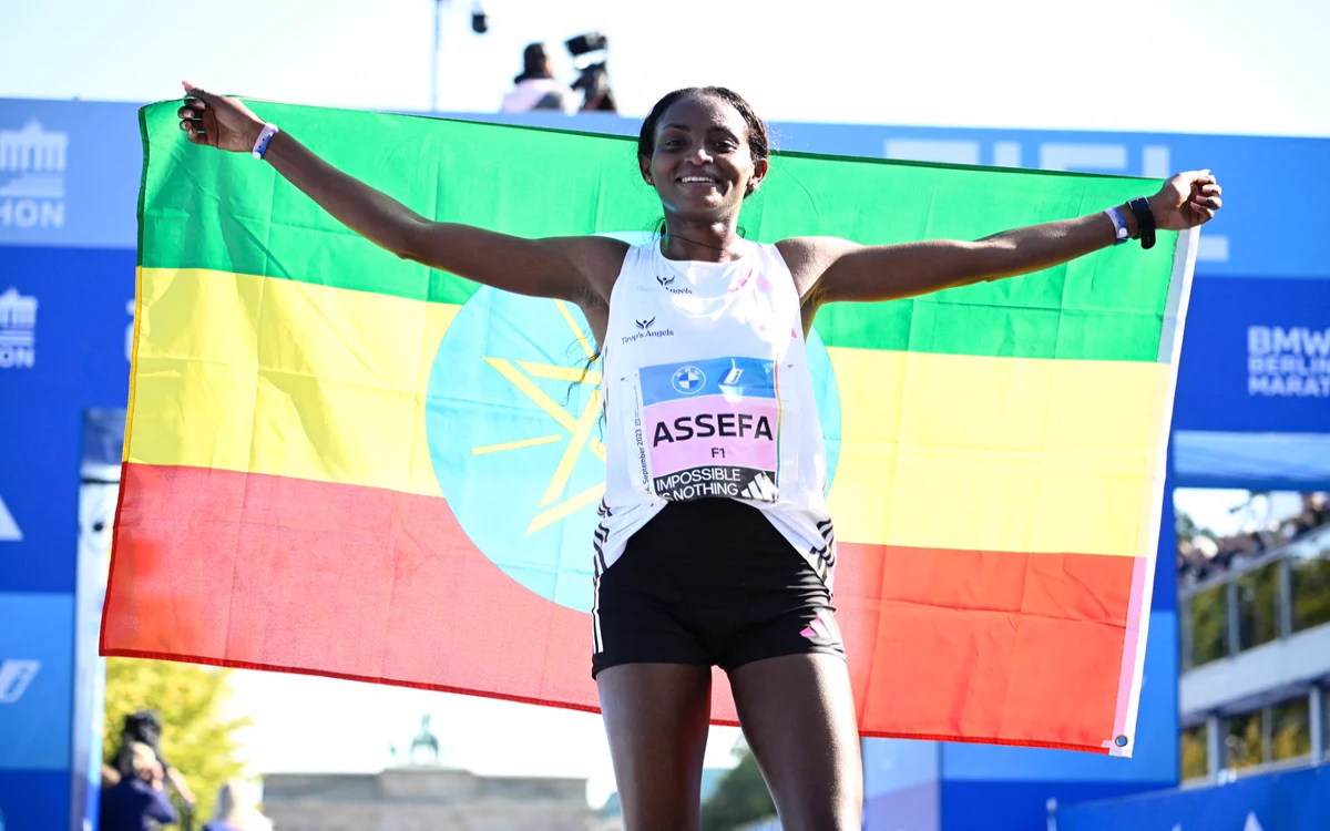 Assefa y Kipchoge se imponen en el Maratón de Berlín | Video
