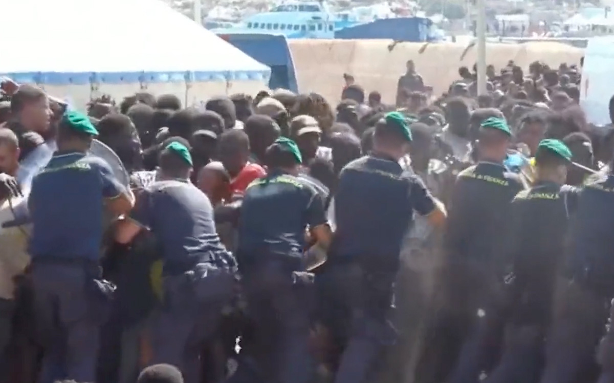 Caos en Lampedusa: Llegan más de 6 mil migrantes a la isla | Videos