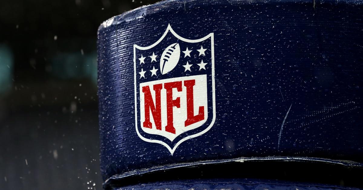 El entrenador en jefe de la NFL elimina a su propio hijo de la lista el día de la reducción