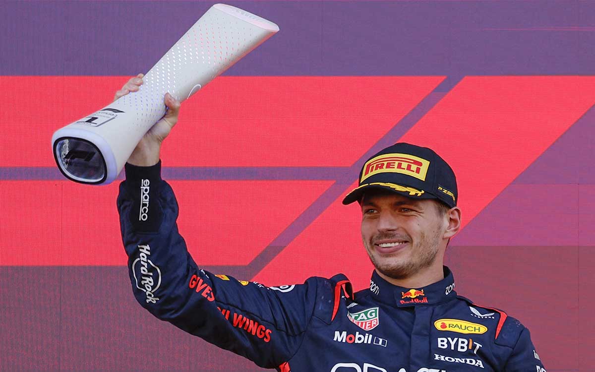 F1: Verstappen arrasa en Japón y ‘Checo’ se retira en la vuelta 15