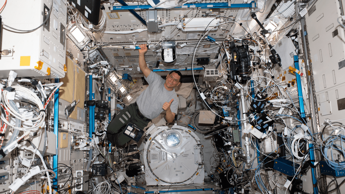 Frank Rubio de la NASA marca récord de estadía en el espacio