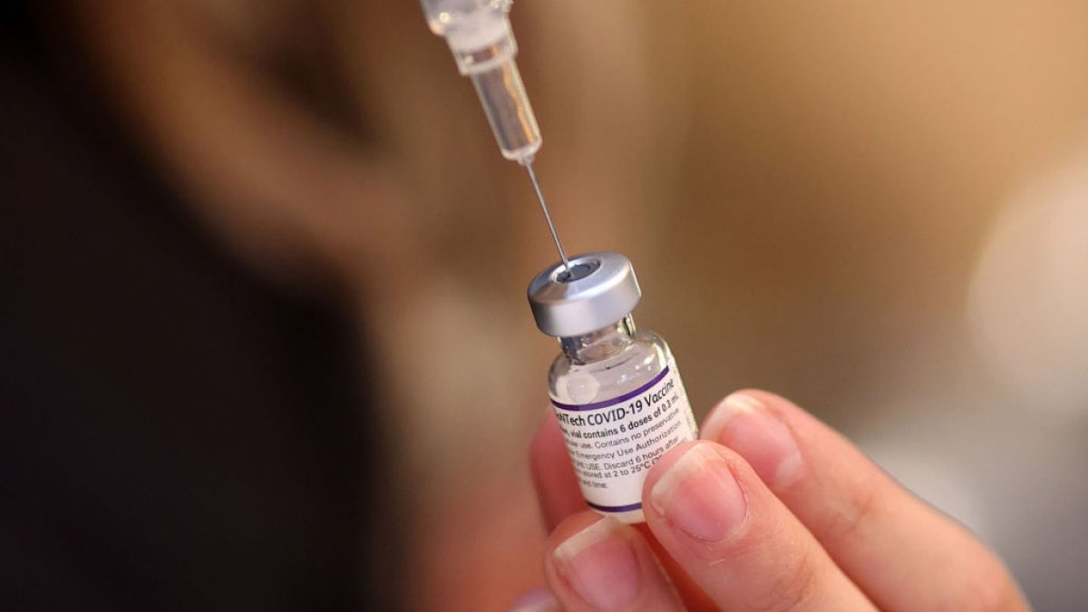 La FDA aprueba nuevos refuerzos de vacunas contra el COVID-19