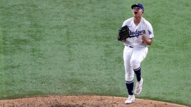 La MLB pone al lanzador de los Dodgers Julio Urías en licencia administrativa tras arresto