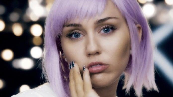 Miley Cyrus revela por qué su episodio de Black Mirror le provocó ataques de ansiedad