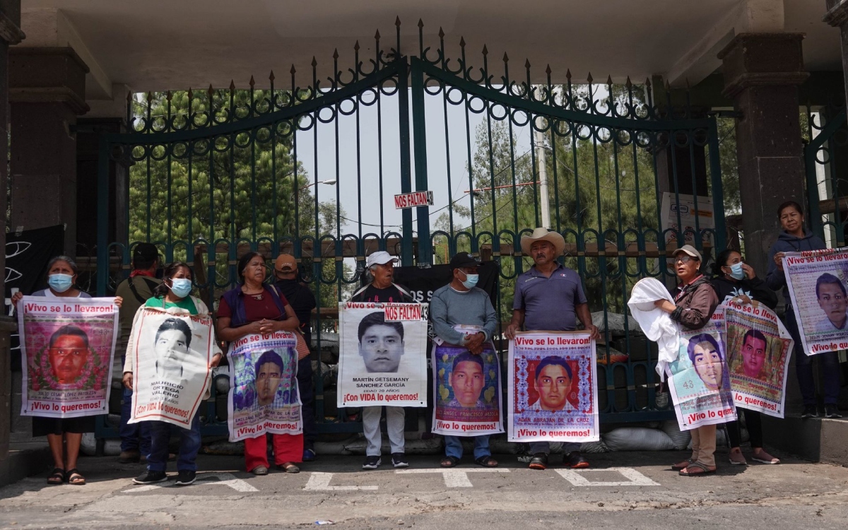 Padres de Ayotzinapa piden que AMLO no sea obstáculo