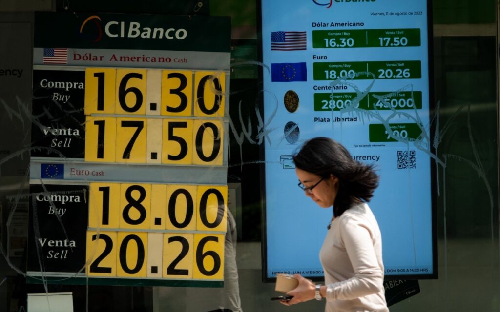 Peso mexicano toca su peor nivel en dos semanas