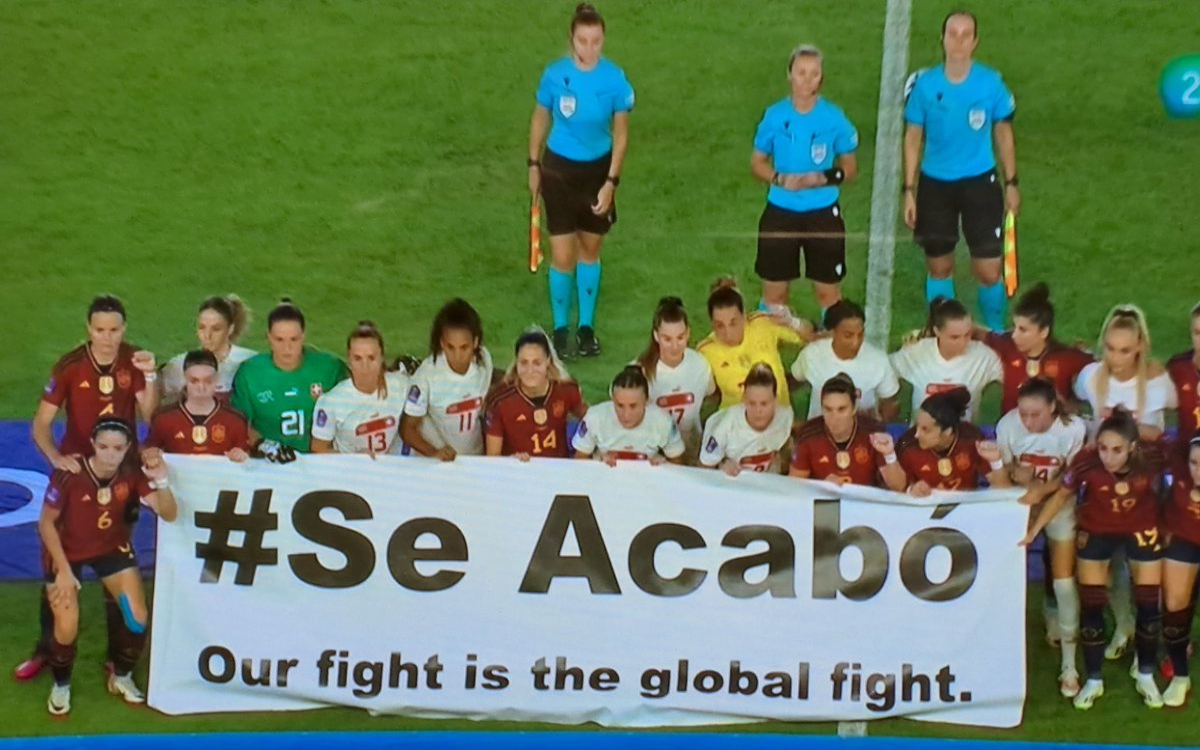 Suizas se unen a españolas en su lema #SeAcabó | Video
