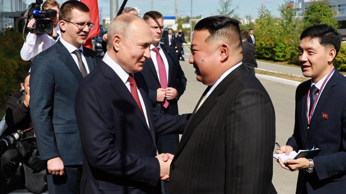 “Tiene un gran interés por los cohetes”: dice Putin al recibir a Kim en el cosmódromo ruso