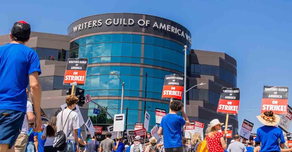 Hollywood celebra acuerdo tentativo con la WGA para poner fin a la huelga de escritores