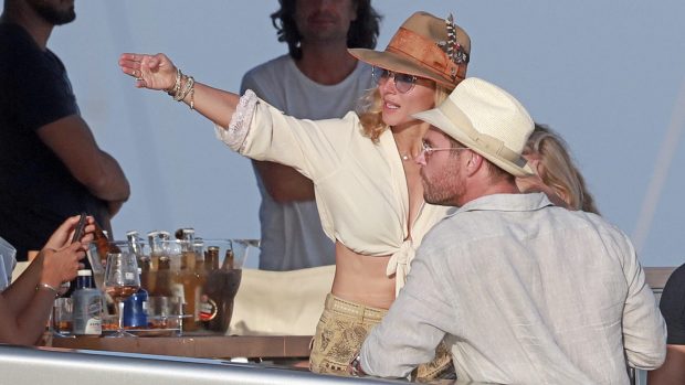 Elsa Pataky y Chris Hemsworth en Ibiza / GTRES