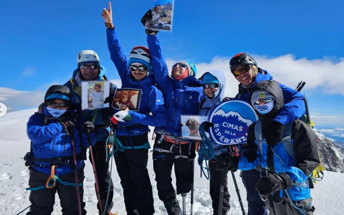 Alpinistas y supervivientes del cáncer van por la cima del Pico de Orizaba | Video