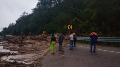 Cierran autopista Acapulco-Cuernavaca por deslaves por huracán Otis: Capufe