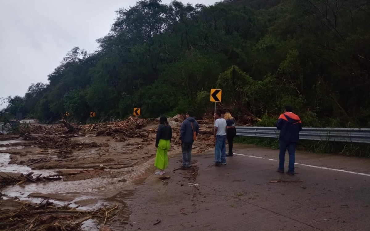 Cierran autopista Acapulco-Cuernavaca por deslaves por huracán Otis: Capufe