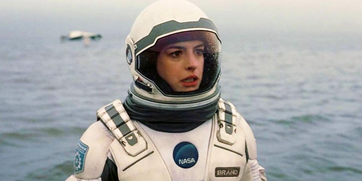 Cómo Christopher Nolan logró la apariencia de ciencia ficción fundamentada de Interstellar, detallada por el director de fotografía