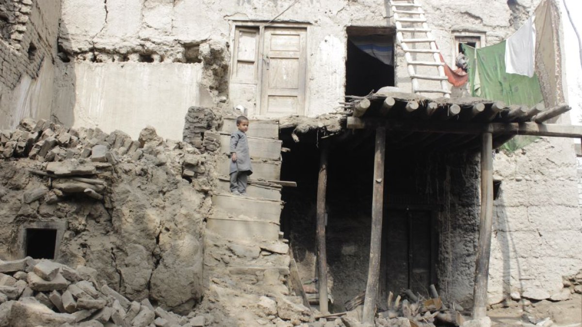 Dos potentes sismos causan decenas de muertos y numerosos heridos en el oeste de Afganistán