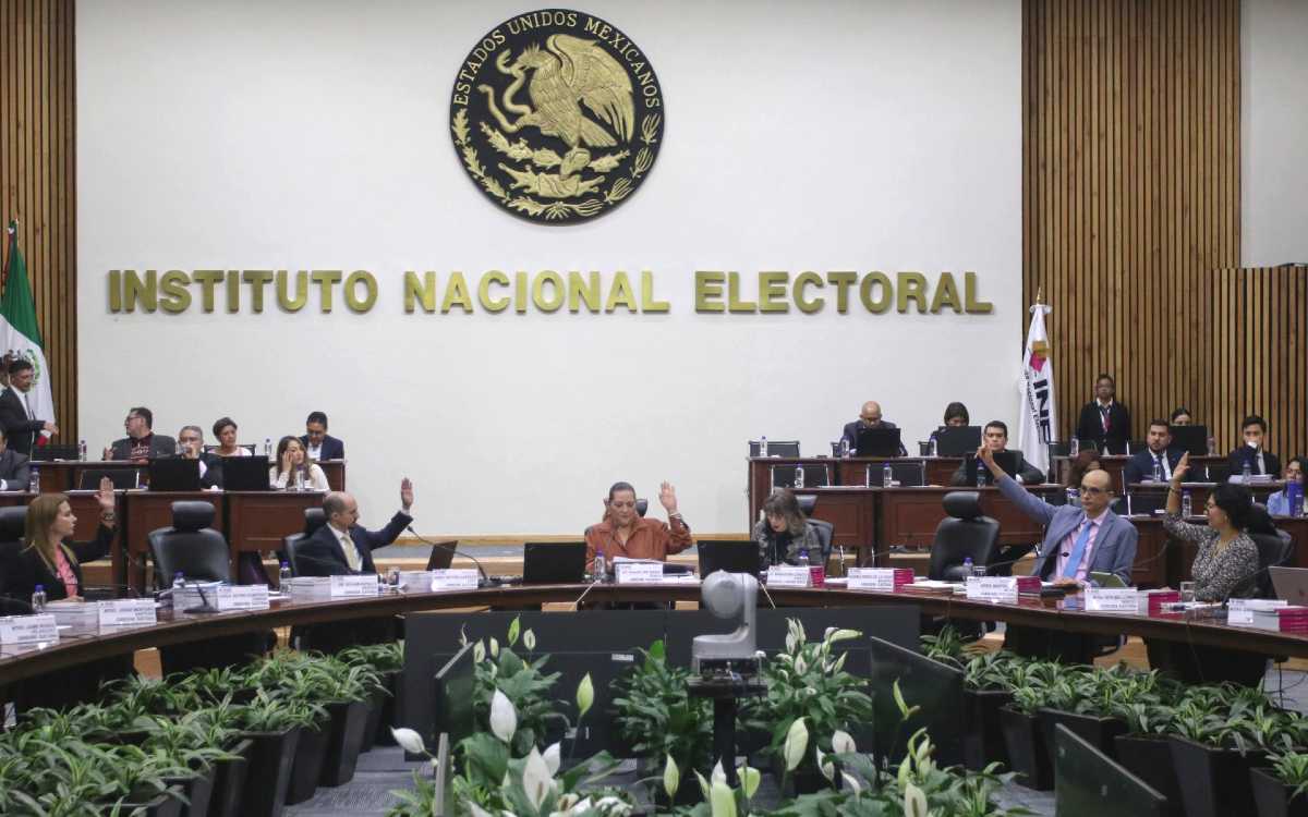 El INE se hace bolas con una votación y atrasa paridad en gubernaturas