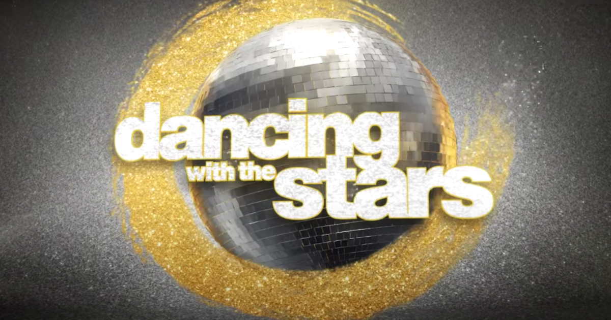 Pareja de ‘Dancing With the Stars’ vista tomada de la mano en medio de rumores de romance